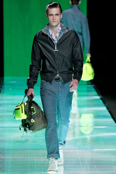 Look 27